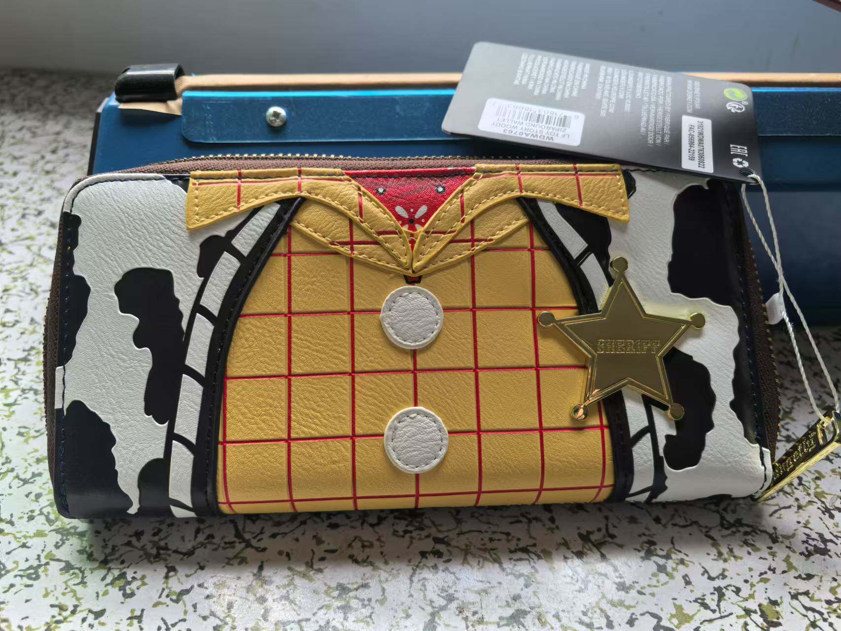Travel Accessories Shops - Dompet Panjang Gaya Sheriff Loungefly -