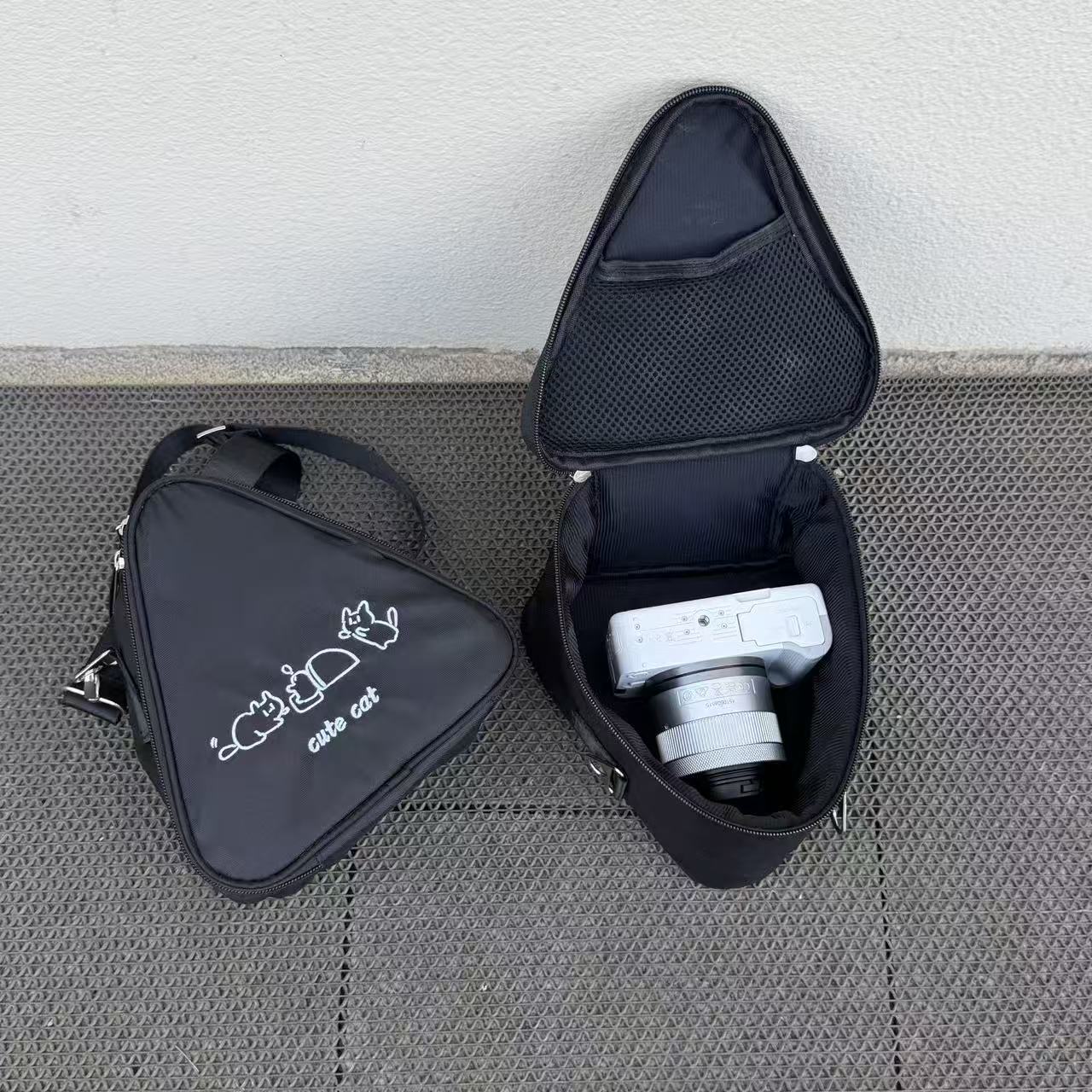 Camera Bag Travel - Tas Kamera Segitiga Kartun Lucu, Tas